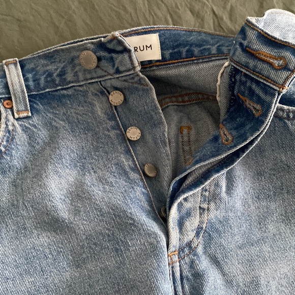 Aritzia Jeans - Picture 2 of 4